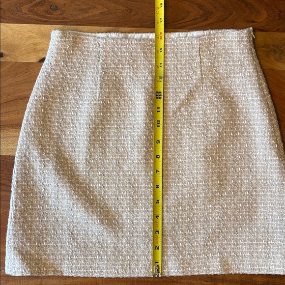 Aritzia | Babaton Cream Tweed Mini Skirt | US 6 - Picture 6 of 8